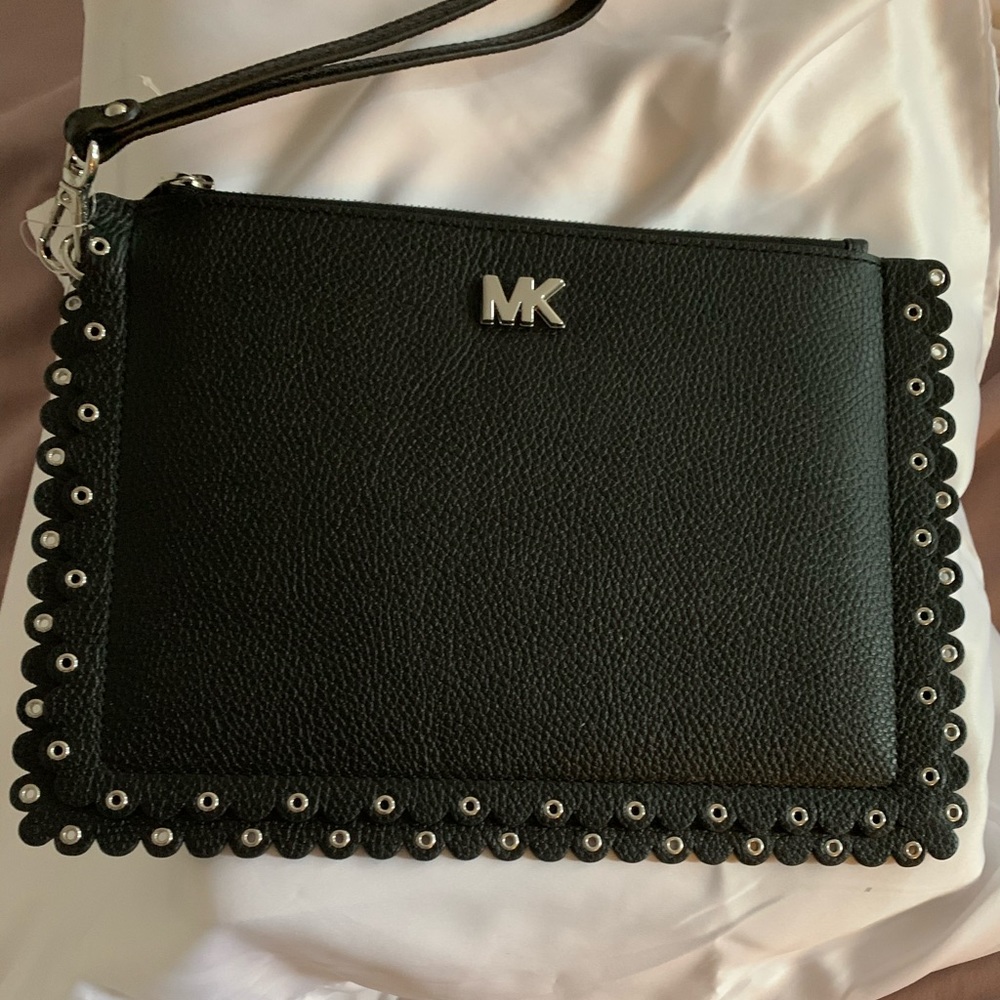 Michael Kors wristlet - Picture 1 of 2